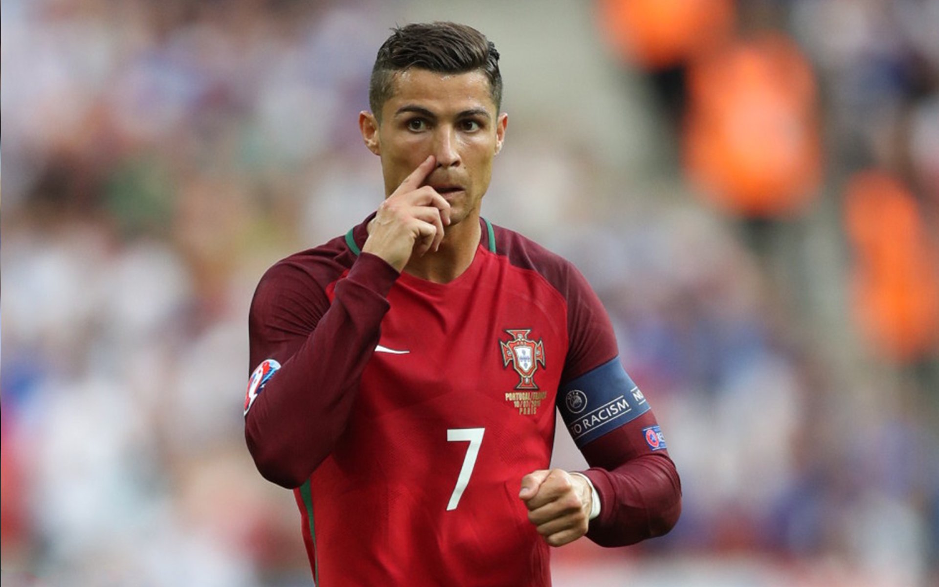 爱游戏体育官网-C罗队内表现被称为最佳榜样，c罗评心中最佳阵容